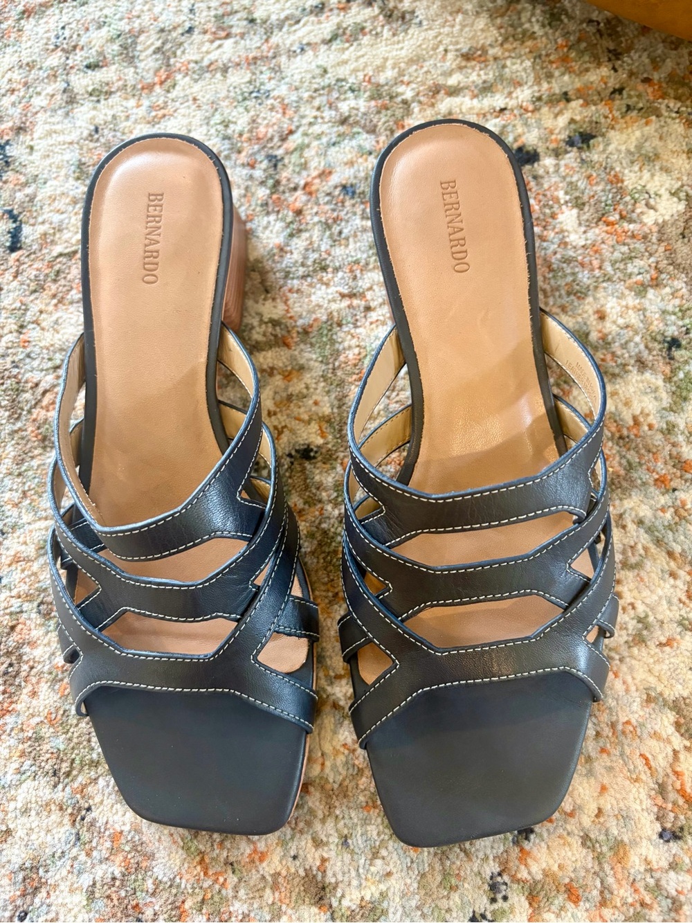 The Bernardo Jacin slip-on heeled sandal Size 9 - Picture 2 of 8